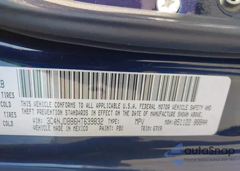 2017 Jeep New Compass Latitude 4X4 z USA, uszkodzony, nr VIN 3C4NJDBB6HT639832